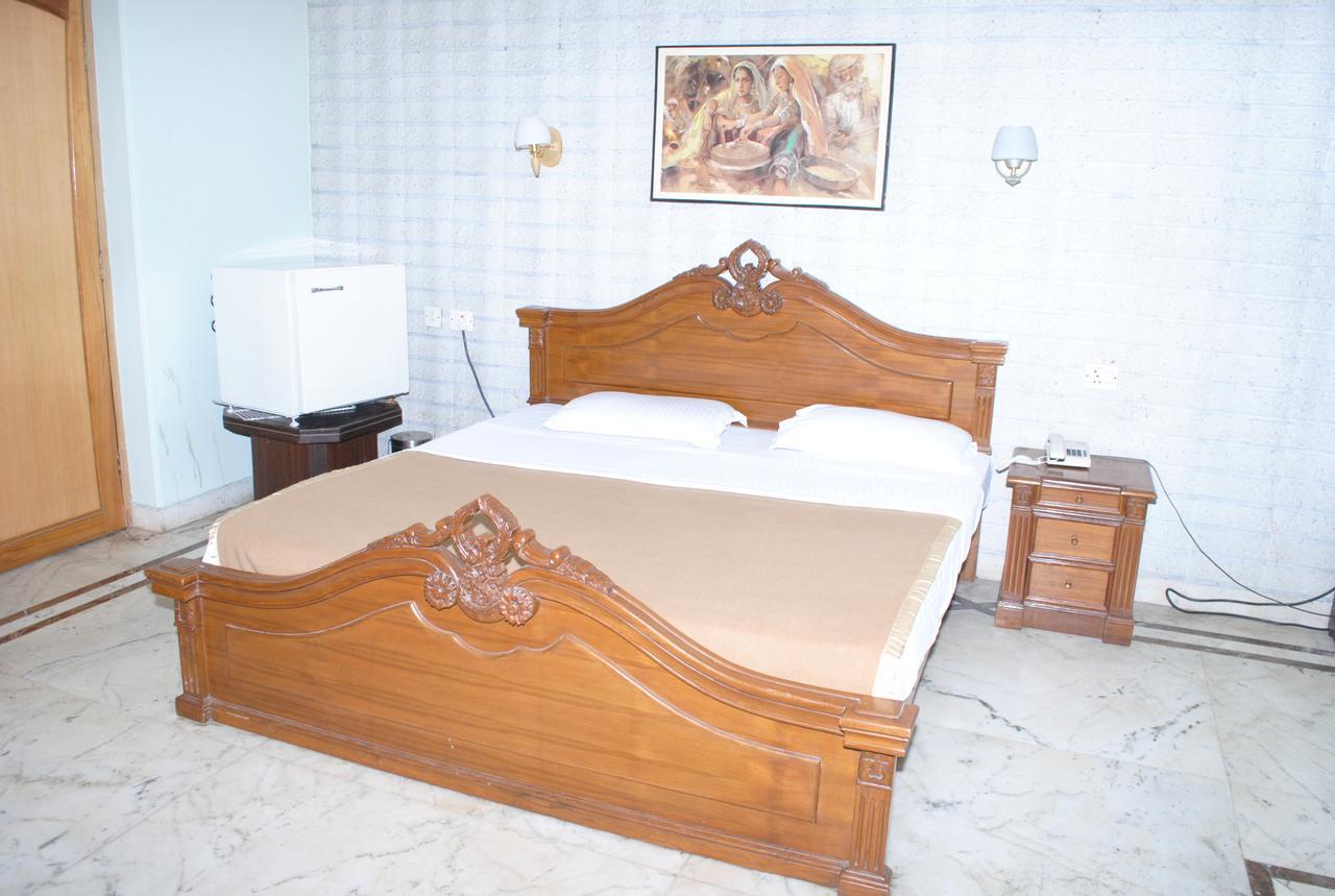 Modipur Hotel Rampur  Exterior photo