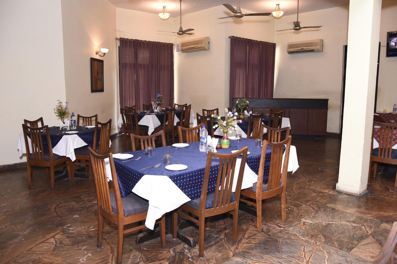 Modipur Hotel Rampur  Exterior photo